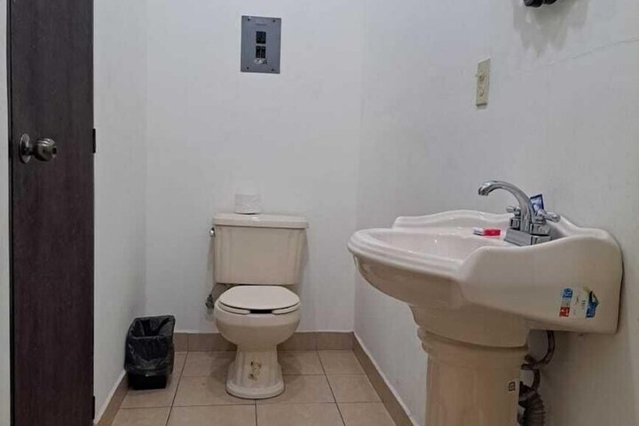 Room 10 of 17