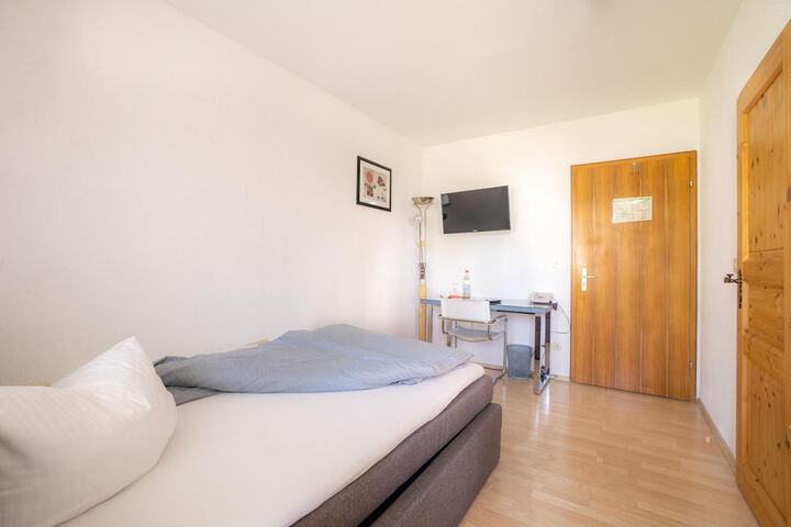Room 12 of 52
