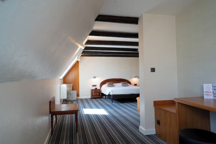 Room 17 of 38