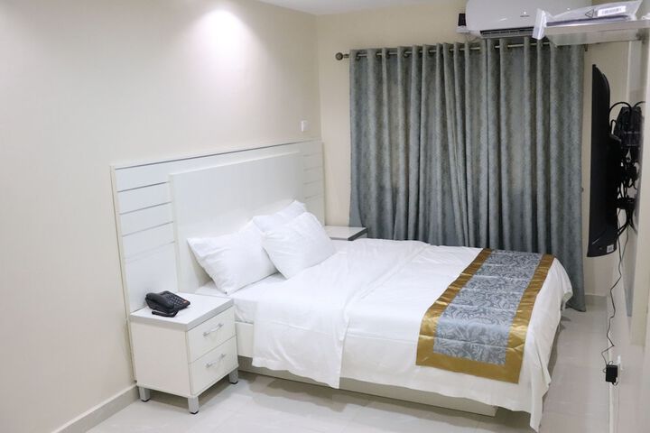 Room 4 of 31