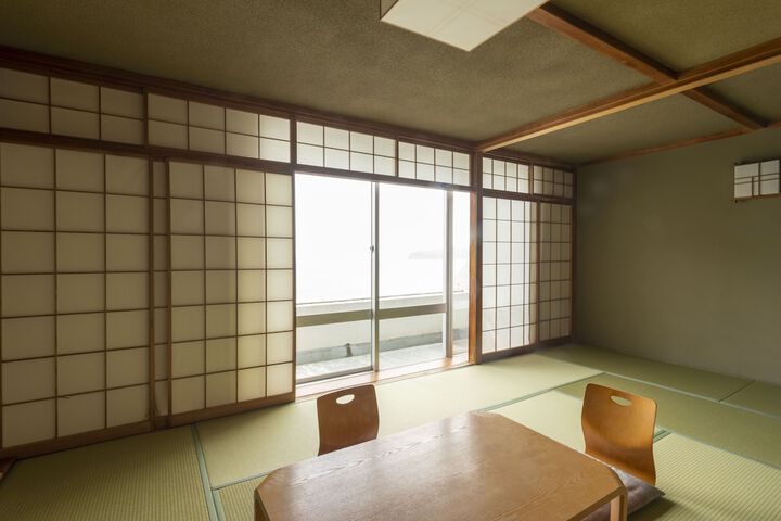 Room 13 of 50