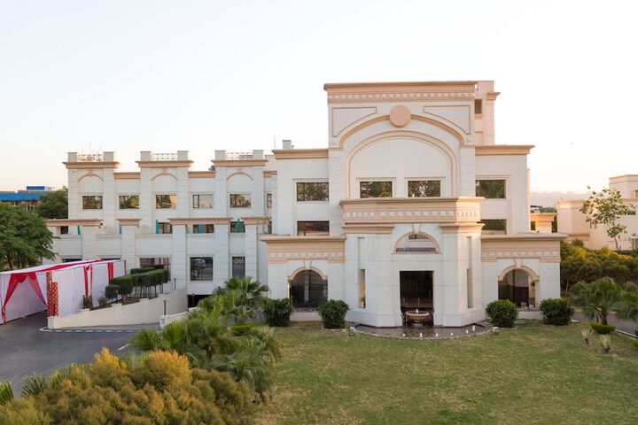 The Competent Palace Hotel