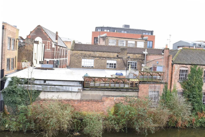 Cosy 2 Bedroom Flat Overlooking Canal in Hackney