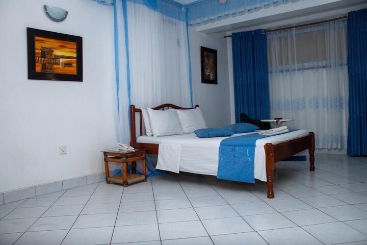 Room 4 of 41