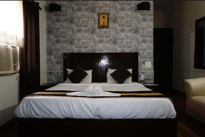 Room 2 of 9
