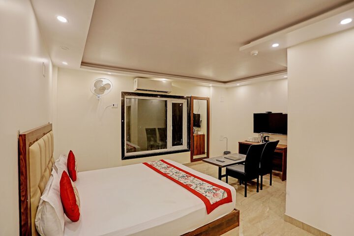 Room 32 of 65
