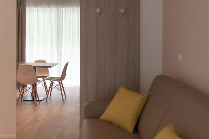 Room 70 of 172