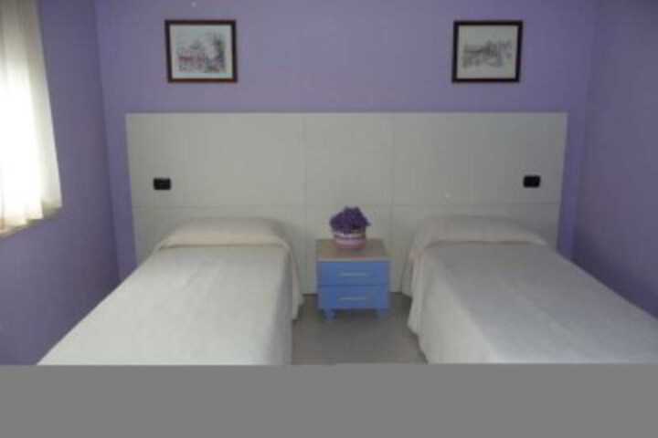 Room 5 of 18