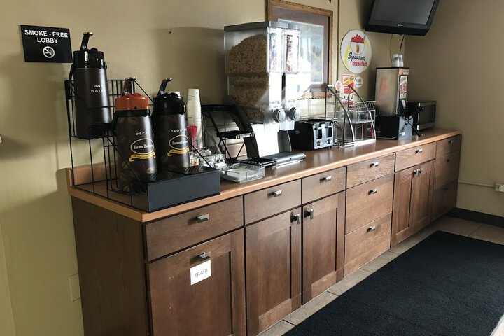 Breakfast/Coffee Service 26 of 29