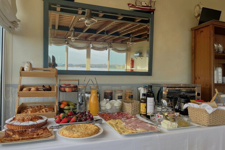 Breakfast/Coffee Service 40 of 56