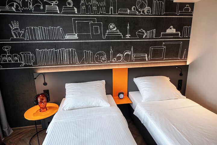 Room 27 of 66