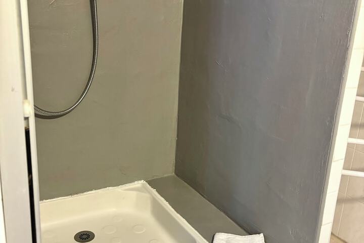 Room 103 of 193