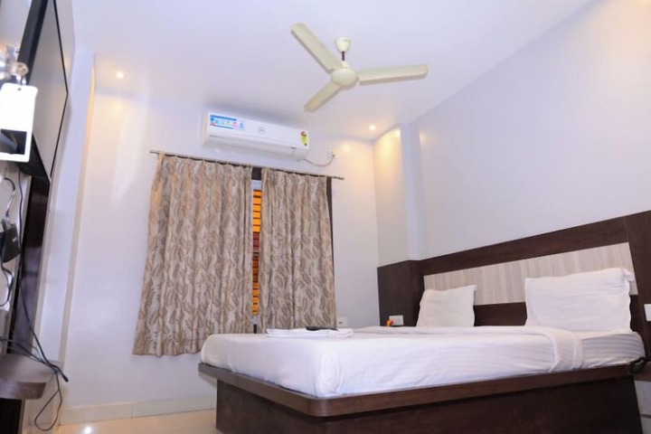 Room 10 of 28