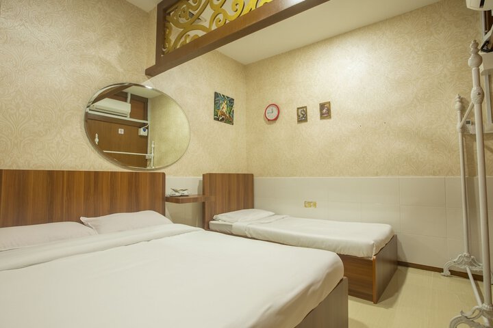 Room 17 of 29