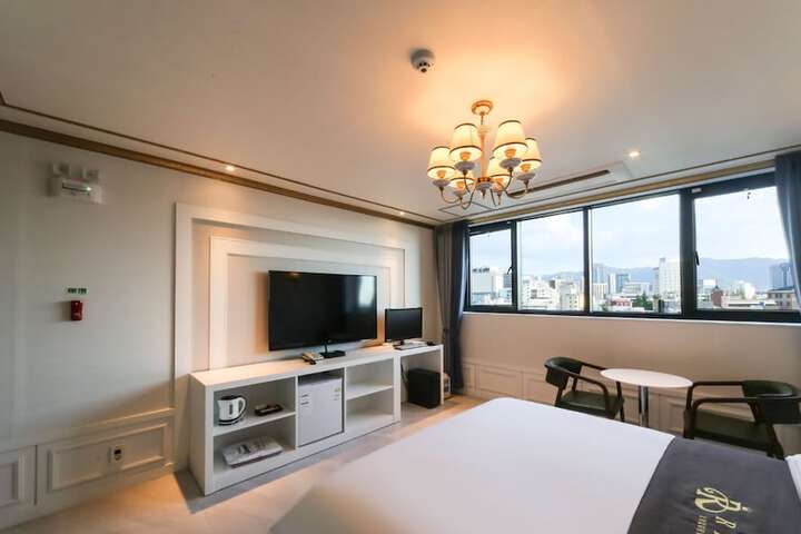 Room 29 of 60
