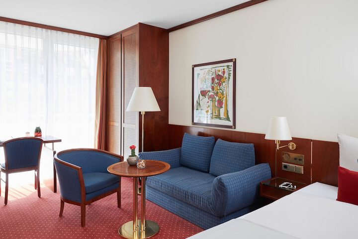 Room 6 of 43