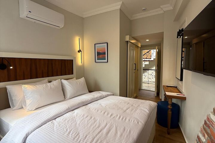 Room 44 of 126