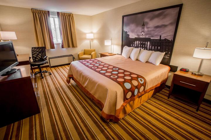 1 King Bed (1 of 7)