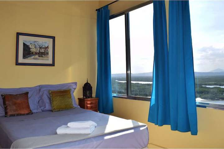 Room 4 of 18