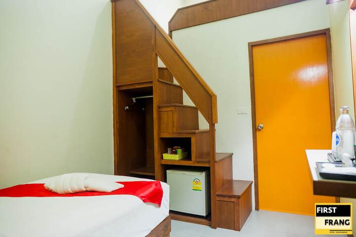 Room 25 of 92