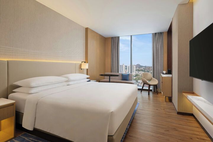 Room 8 of 28