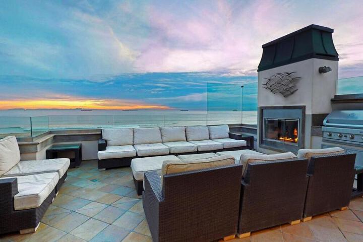 Exterior of 5 Bedroom Beachfront Masterpiece