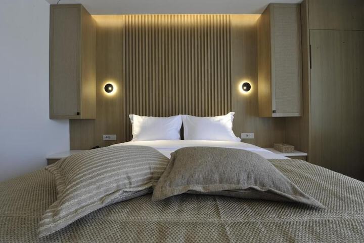 Room 8 of 50