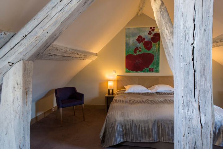 Room 10 of 32
