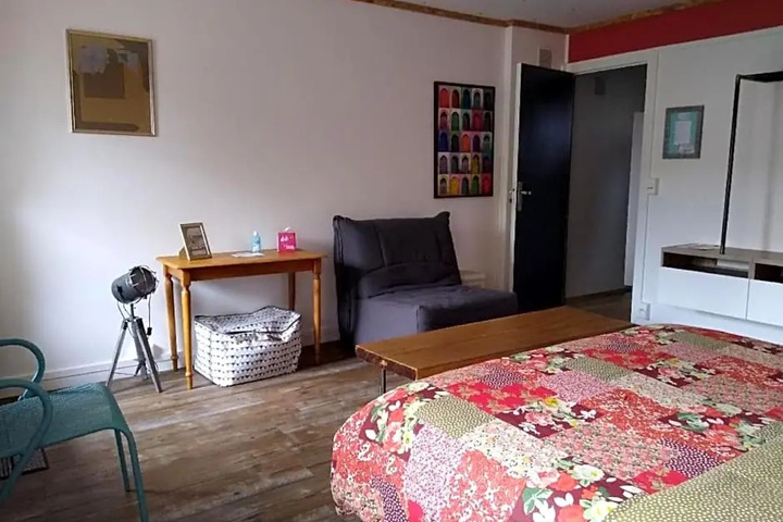 Room 6 of 14