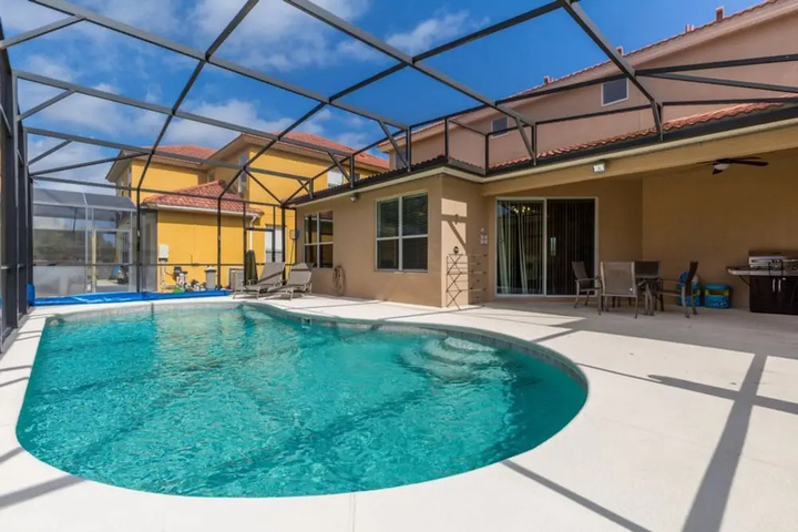Pool 11 of 21