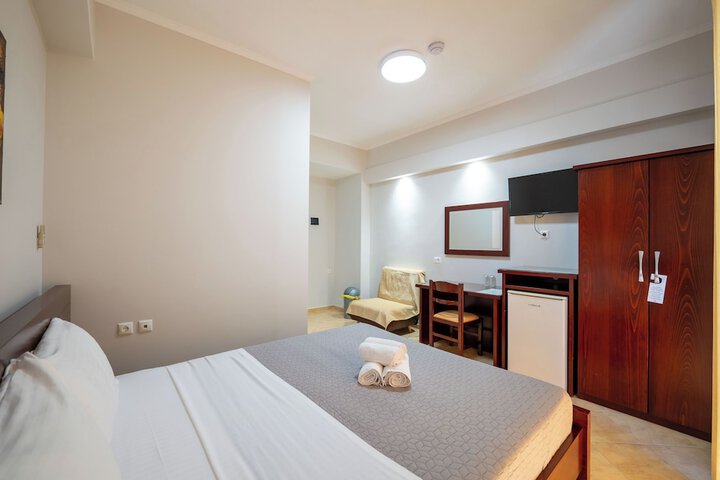 Room 102 of 245