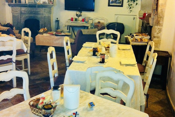 Breakfast/Coffee Service 11 of 32