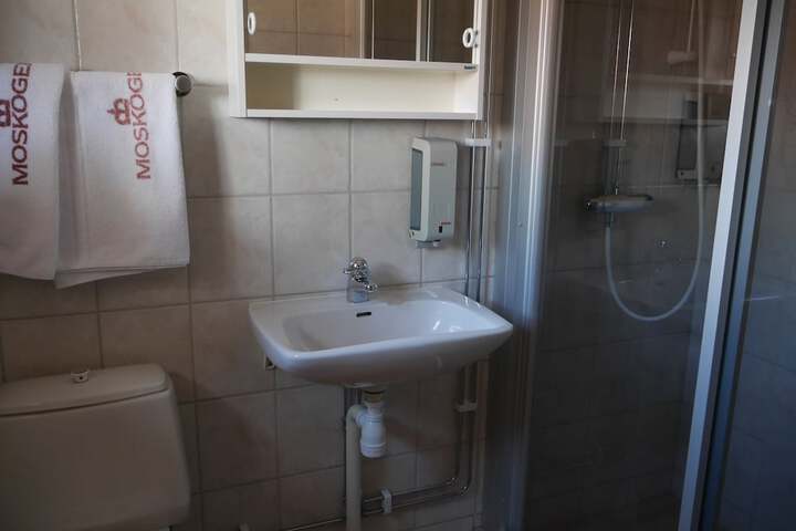 Room 17 of 66