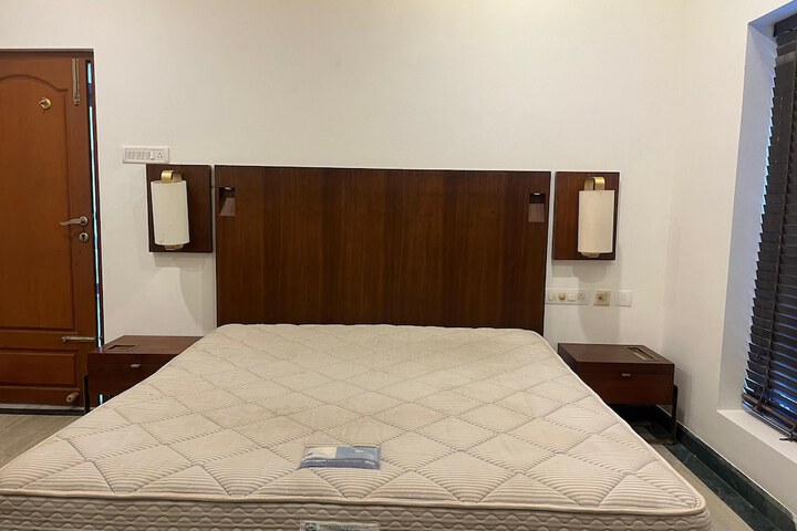 Room 3 of 9