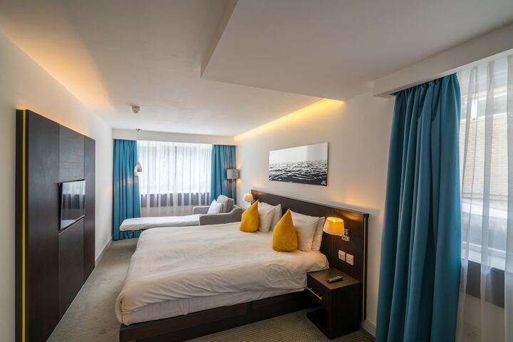 Room 7 of 33