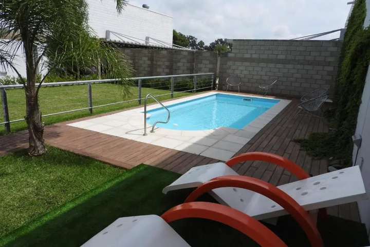 Pool 13 of 21