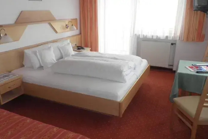 Room 3 of 16