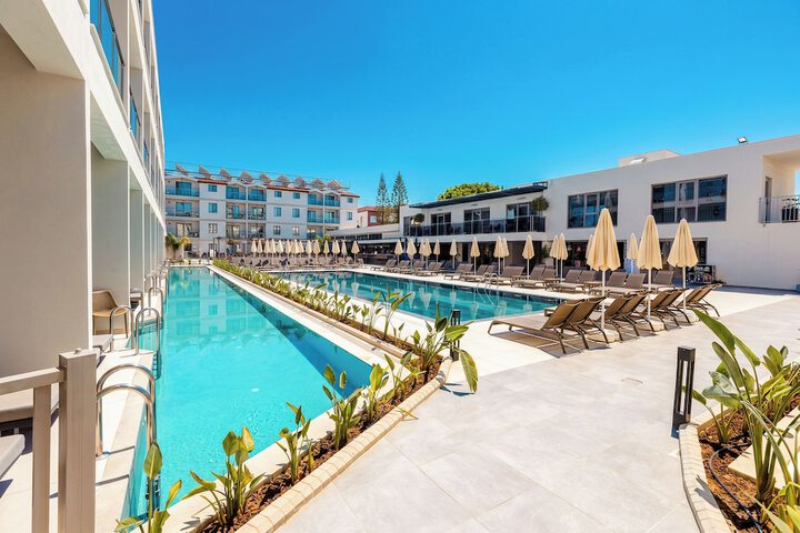 Hotel 176 of 185