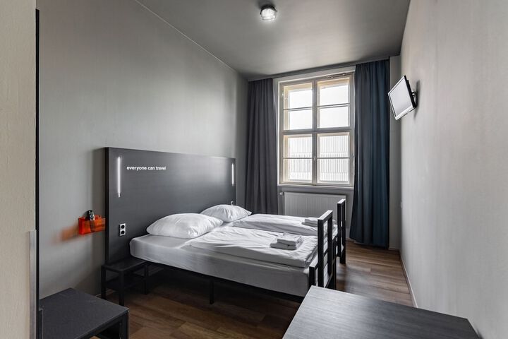 Room 27 of 72