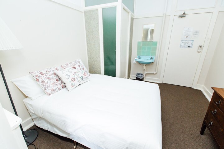 Room 6 of 95