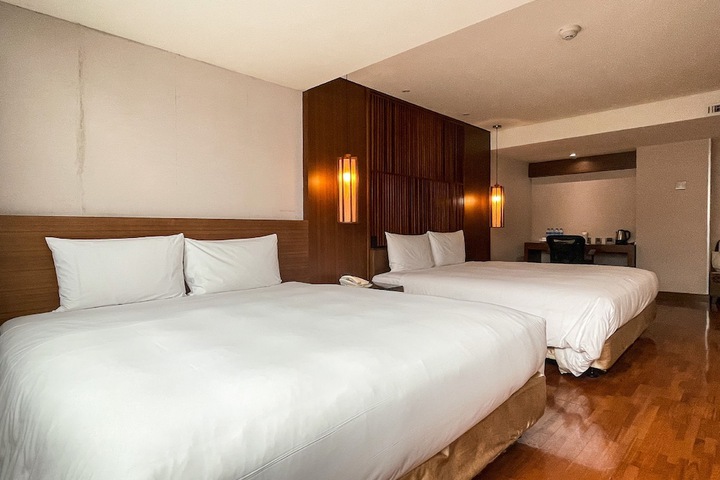 Room 10 of 48