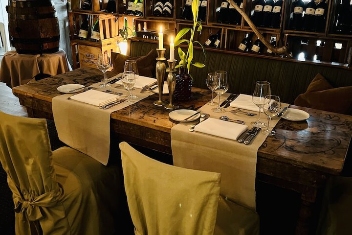 Dining 41 of 52