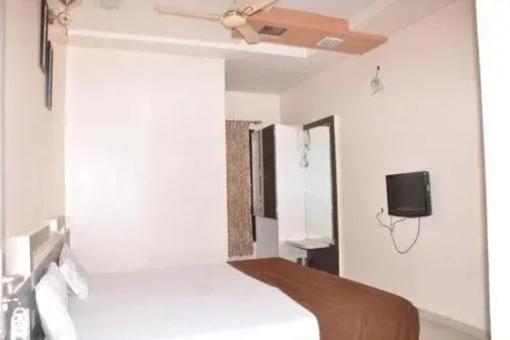 Room 4 of 5
