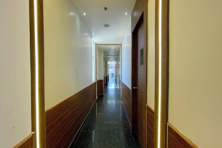 Ballroom/Hall 79 of 100