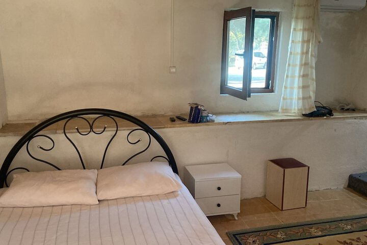 Room 105 of 263