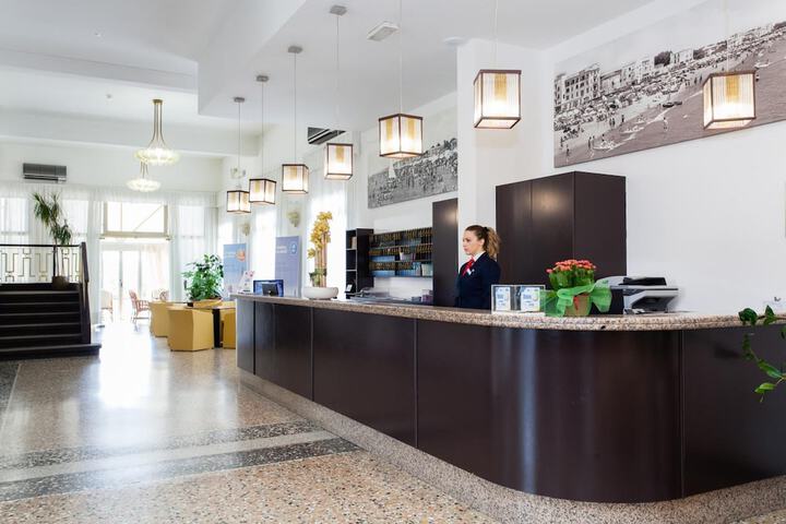 Entrance & Lobby
