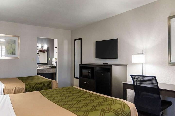 Double Room 2 Queen Beds (1 of 2)