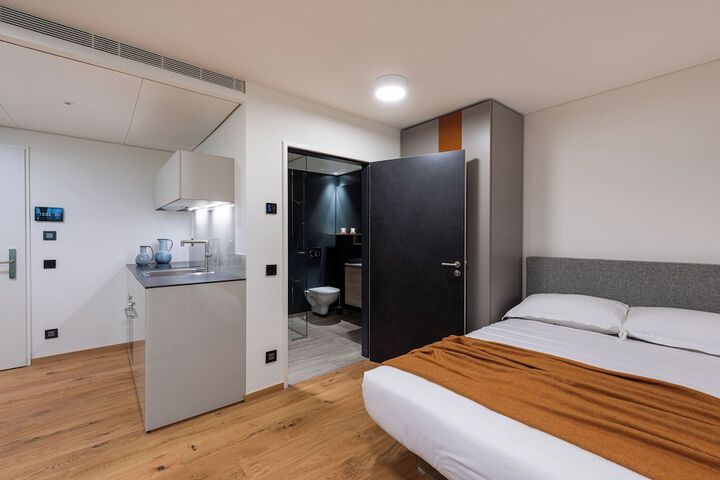 Room 4 of 49