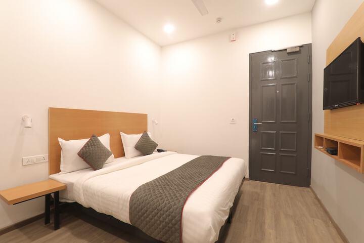 Room 9 of 24