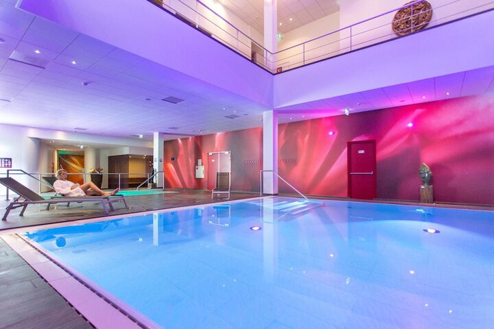 Pool Hotel